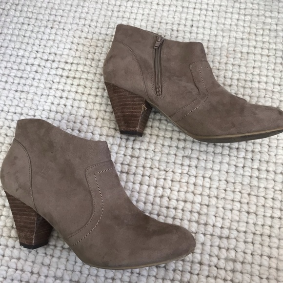 Francesca’s Brown Adrian western Ankle Bootie - Picture 5 of 8